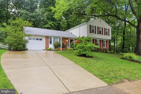 $765,000 | 4908 Woodland Way, Annandale, VA 22003