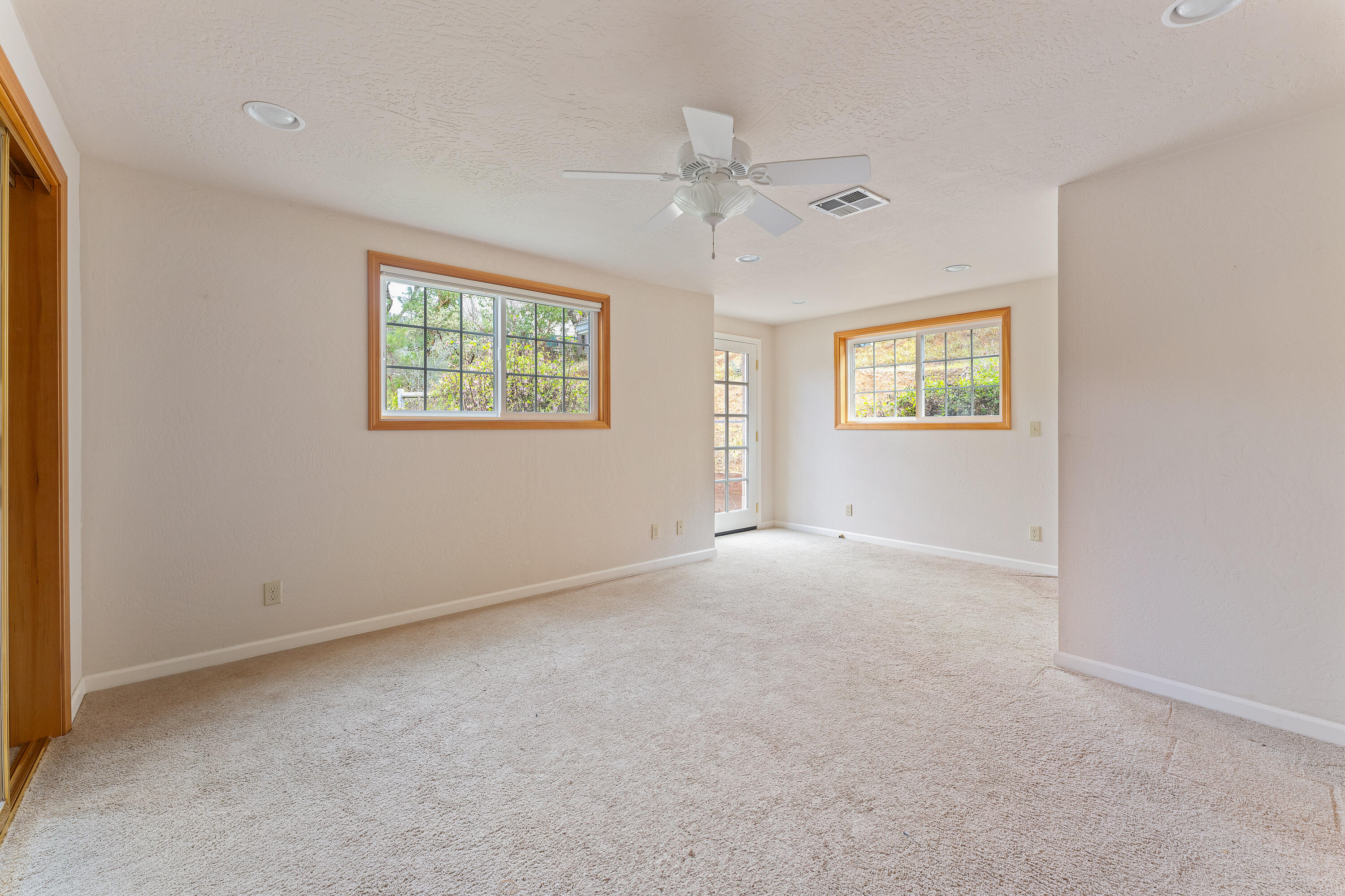 201 Keen Road Grants Pass, OR 97527 - Photo 16 of 33 Gallery Image 16