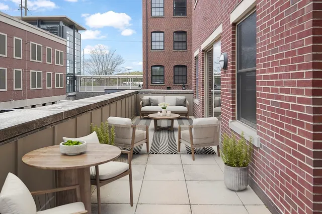 $3,700 | 116 Rantoul Street, Unit 109, Beverly, MA 01915