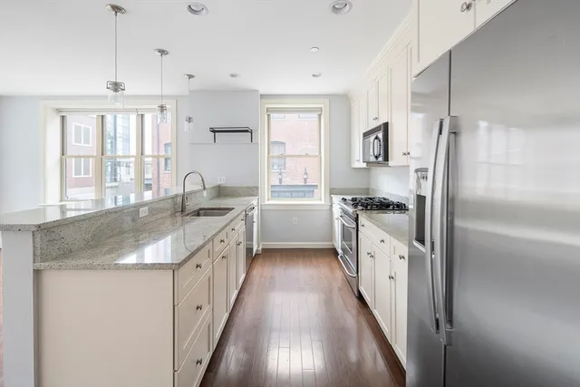 $3,700 | 116 Rantoul Street, Unit 109, Beverly, MA 01915