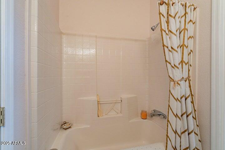 201 South Greenfield Road, Unit 176 Mesa, AZ 85206 - Photo 34 of 61 a bathroom with a bathtub and shower