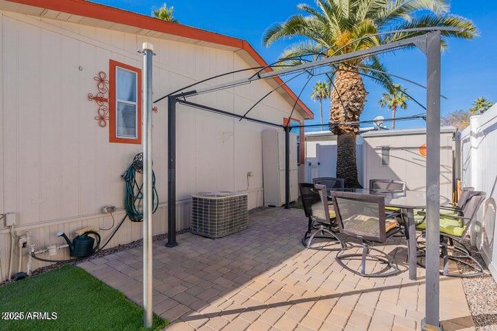 201 South Greenfield Road, Unit 176 Mesa, AZ 85206 - Photo 46 of 61 a view of a patio with table and chairs and potted plants