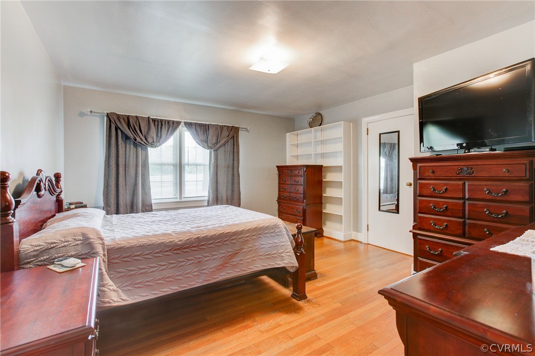 18506 Beaver Dam Road Beaverdam, VA 23015 - Photo 20 of 44 a bedroom with a bed and a flat screen tv