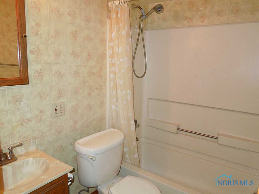 3845 Sherbrooke Road Toledo, OH 43613 - Photo 7 of 16 Gallery Image 7