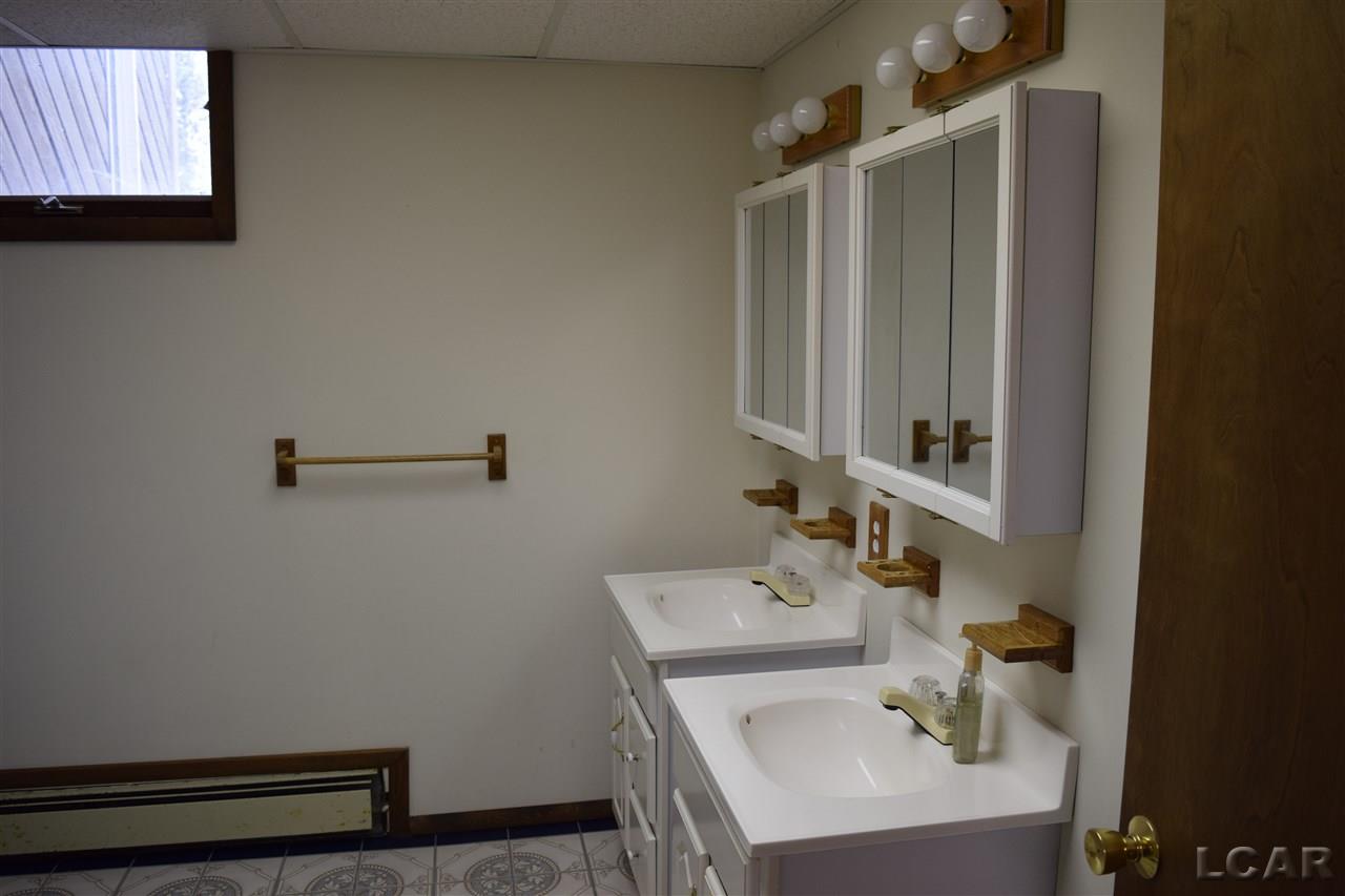 12145 Lawrence Road Brooklyn, MI 49230 - Photo 32 of 41 31380451-31.JPG