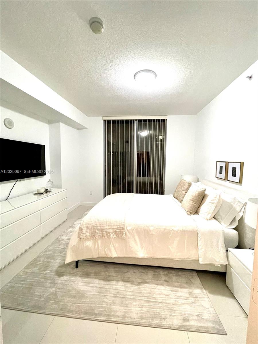 79 Southwest 12th Street, Unit 2407S Miami, FL 33130 - Photo 17 of 39