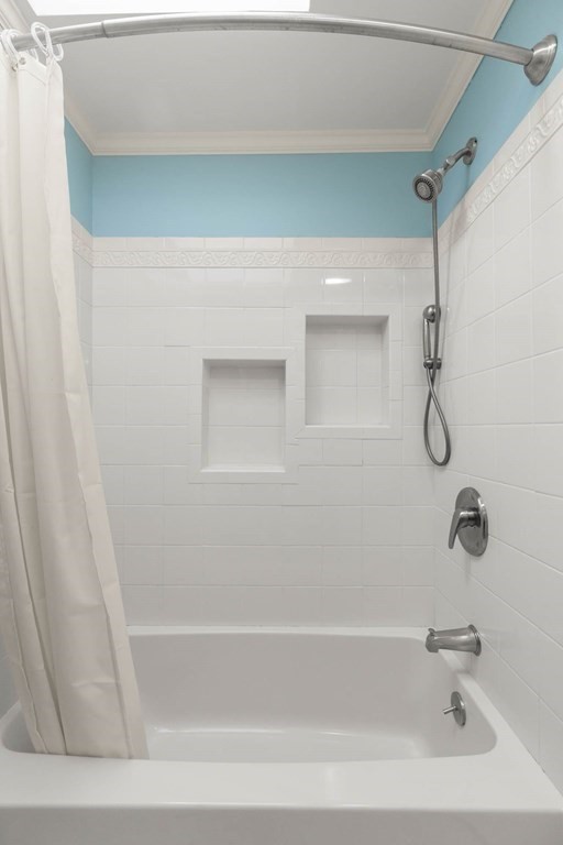 220 Perkins Row Topsfield, MA 01983 - Photo 19 of 42 a bathroom with a bathtub