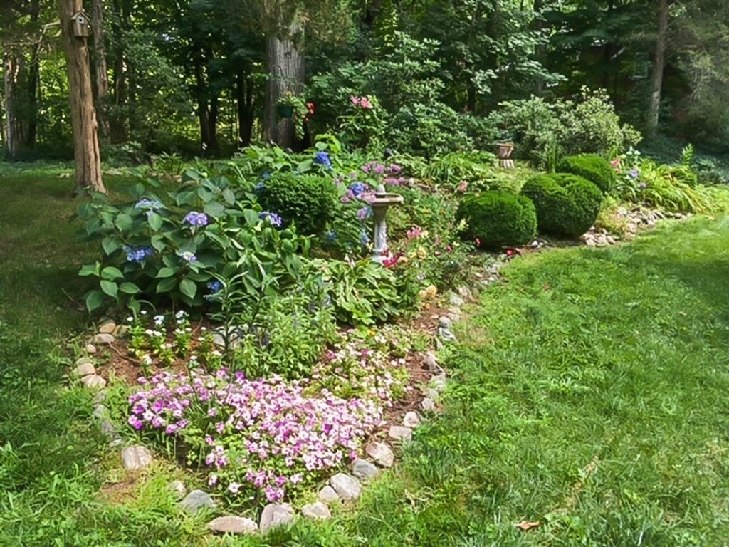 220 Perkins Row Topsfield, MA 01983 - Photo 37 of 42 a view of a garden