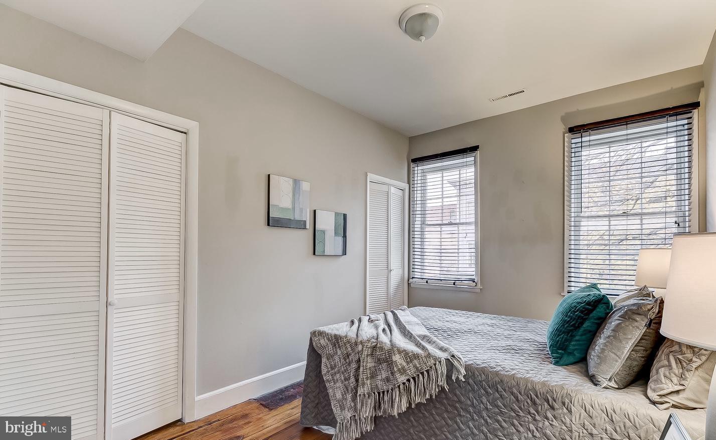 825 South Charles Street Baltimore, MD 21230 - Photo 16 of 34 a bedroom with a bed and a window