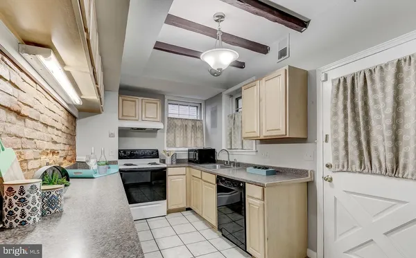 $2,000 | 825 South Charles Street, Baltimore, MD 21230