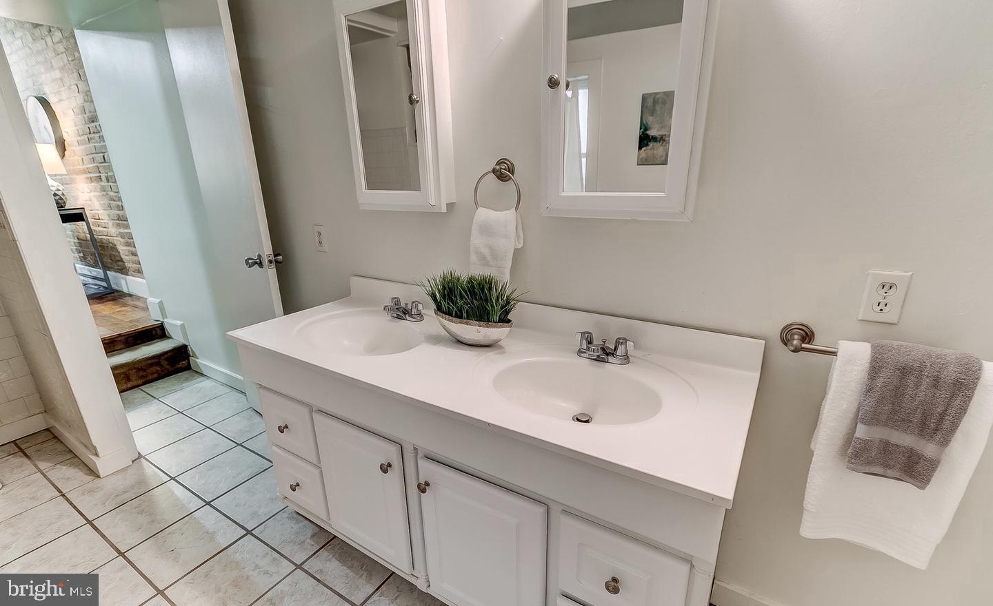 825 South Charles Street Baltimore, MD 21230 - Photo 22 of 34 a bathroom with a sink and a mirror