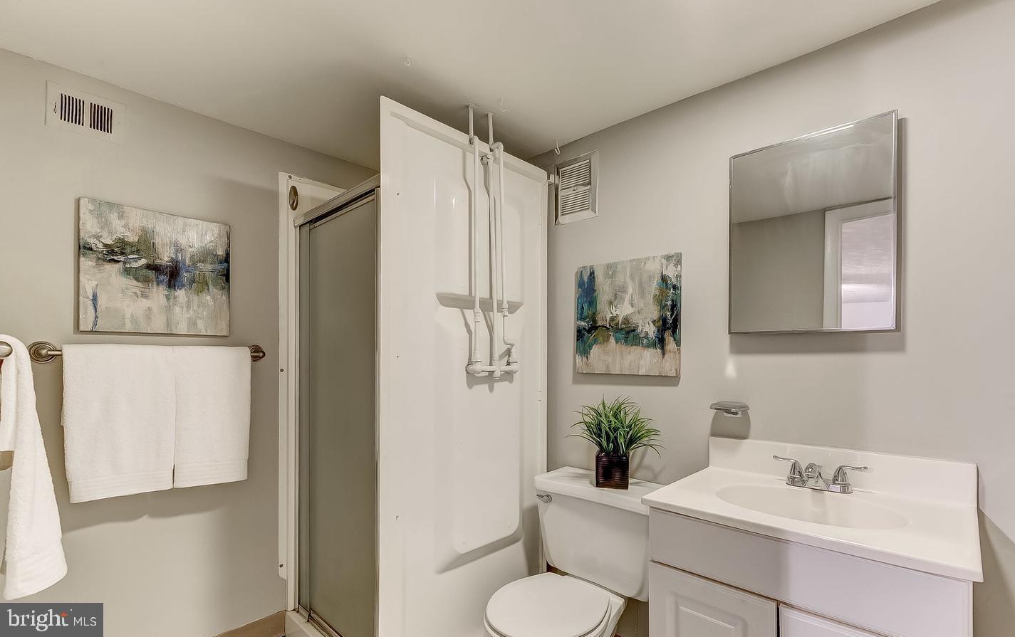 825 South Charles Street Baltimore, MD 21230 - Photo 24 of 34 a bathroom with a sink toilet and shower