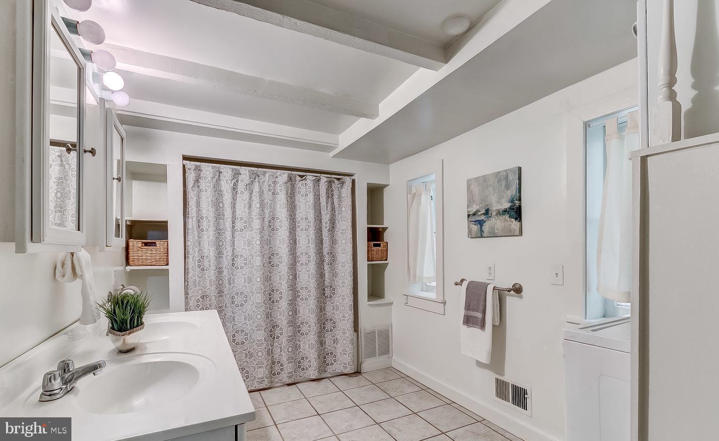 825 South Charles Street Baltimore, MD 21230 - Photo 26 of 34 a bathroom with a sink toilet and shower