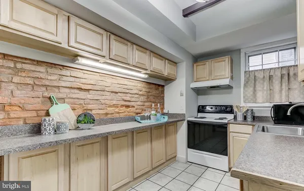 $2,000 | 825 South Charles Street, Baltimore, MD 21230