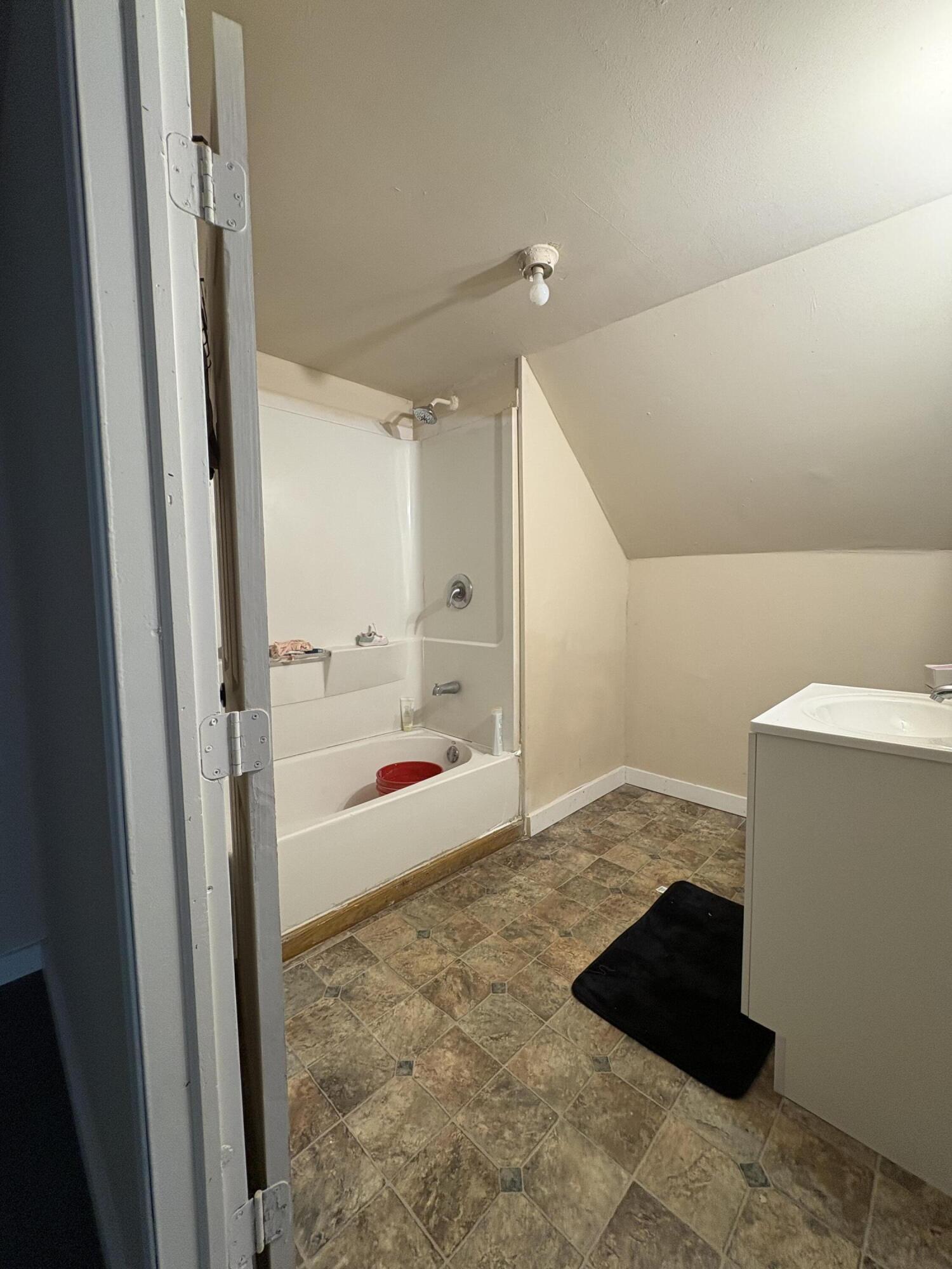 1522 South 15th Street Milwaukee, WI 53204 - Photo 49 of 53 cottage 2nd floor bath