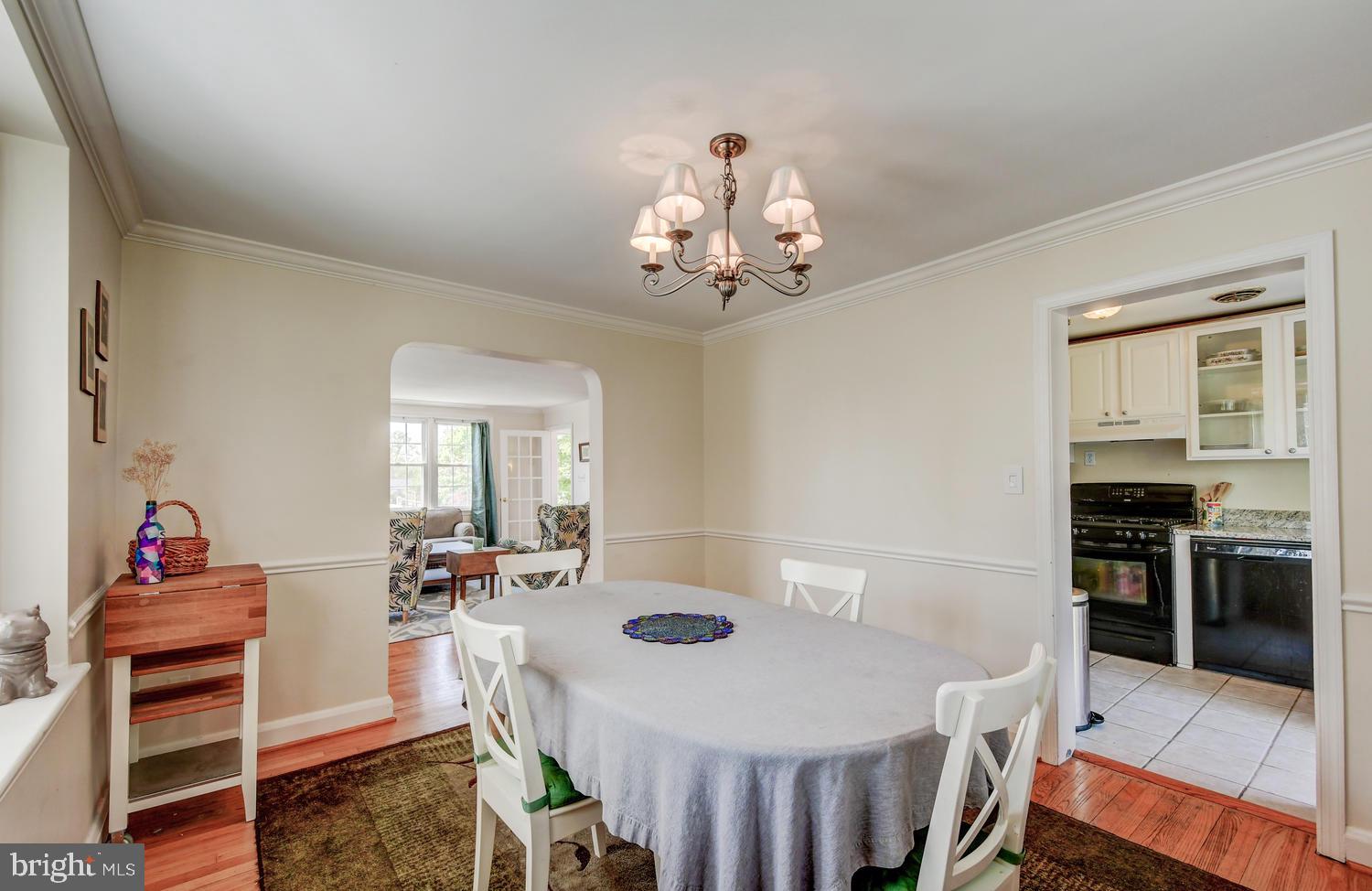 1576 Dellsway Road Towson, MD 21286 - Photo 11 of 41 Neutral paint color through out the main level