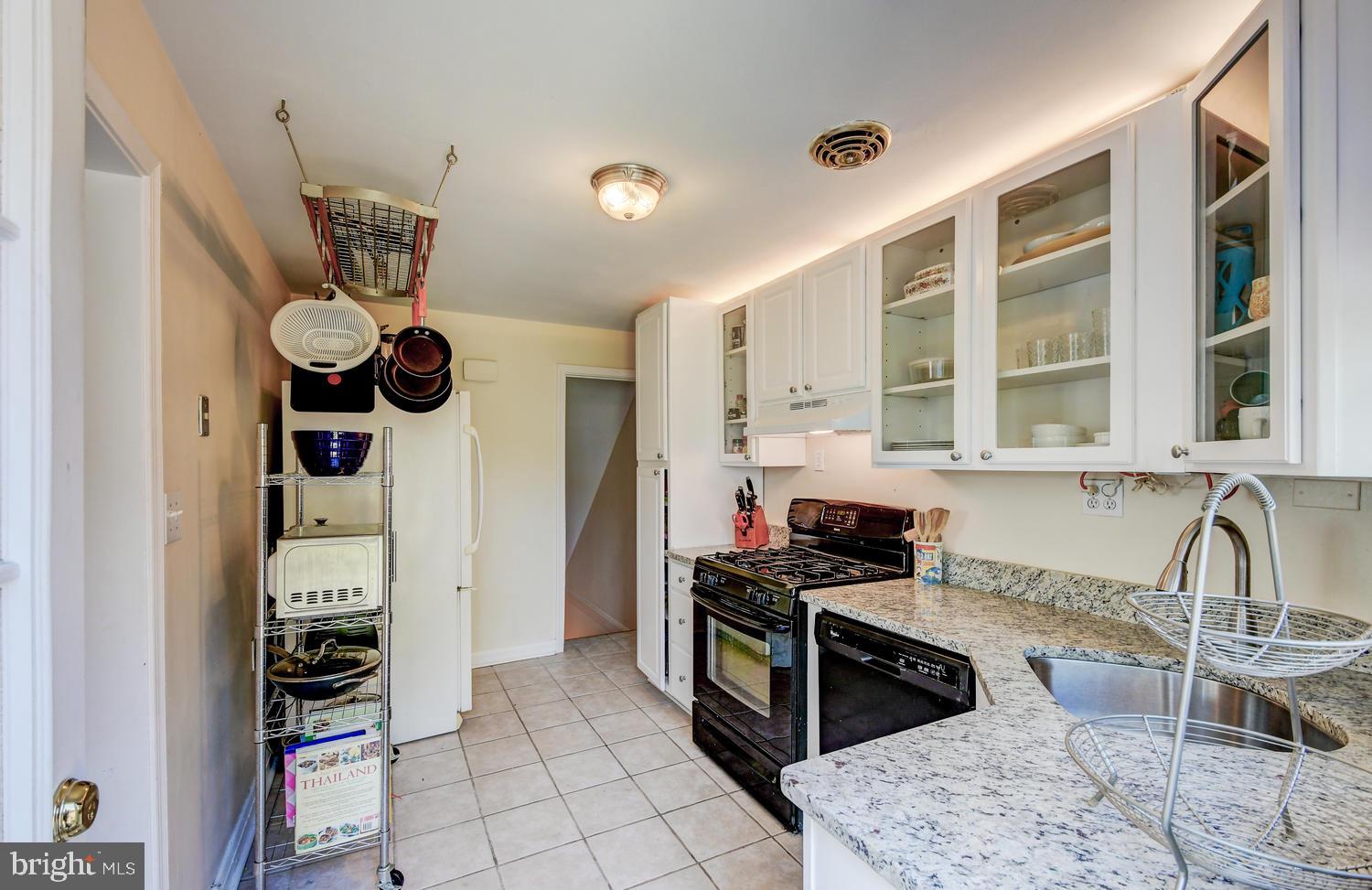 1576 Dellsway Road Towson, MD 21286 - Photo 12 of 41 Updated Kitchen / cabinet lighting