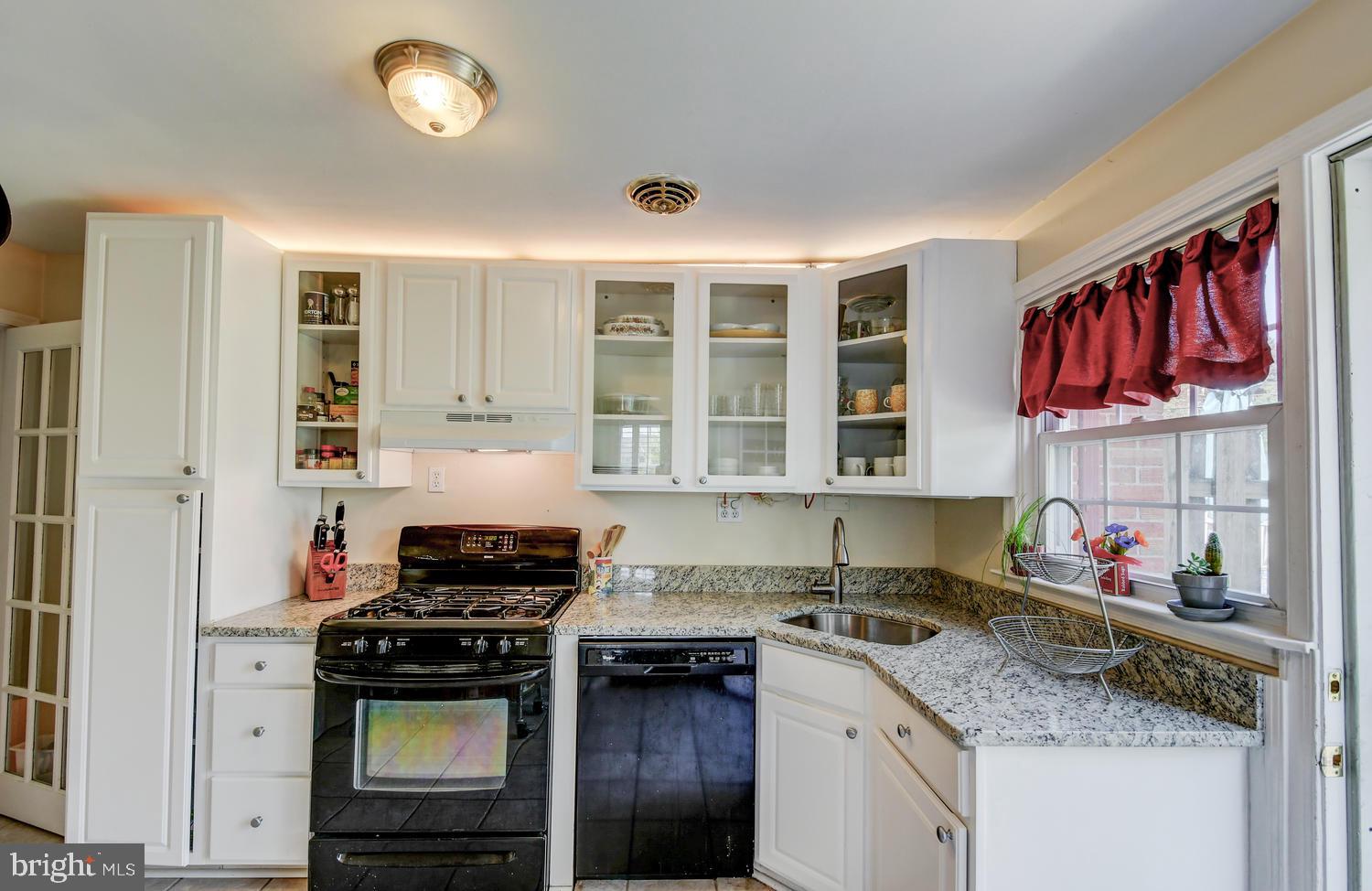 1576 Dellsway Road Towson, MD 21286 - Photo 14 of 41 Granite counter tops / spacious pantry