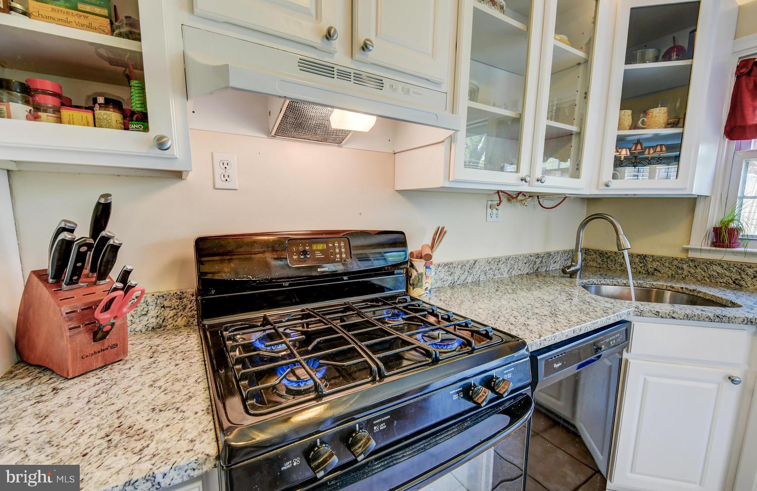 1576 Dellsway Road Towson, MD 21286 - Photo 15 of 41 Updated name brand appliances