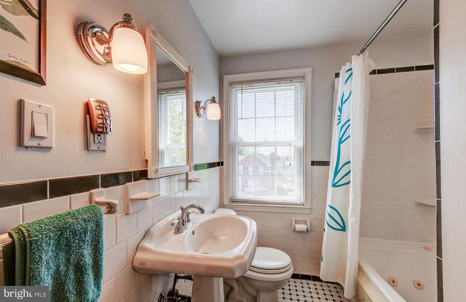 1576 Dellsway Road Towson, MD 21286 - Photo 22 of 41 Bathroom with updated fixtures / jetted tub