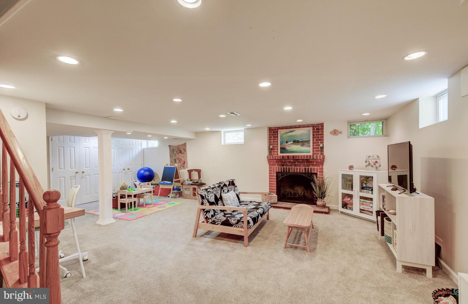 1576 Dellsway Road Towson, MD 21286 - Photo 24 of 41 SPACIOUS finished family room, Washer/dryer room