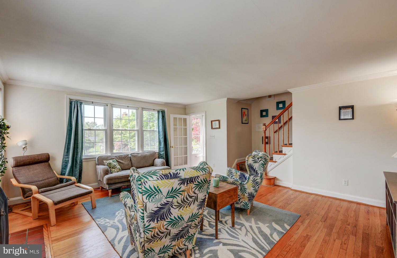 1576 Dellsway Road Towson, MD 21286 - Photo 6 of 41 Gleaming hardwood floors throughout / coat closet