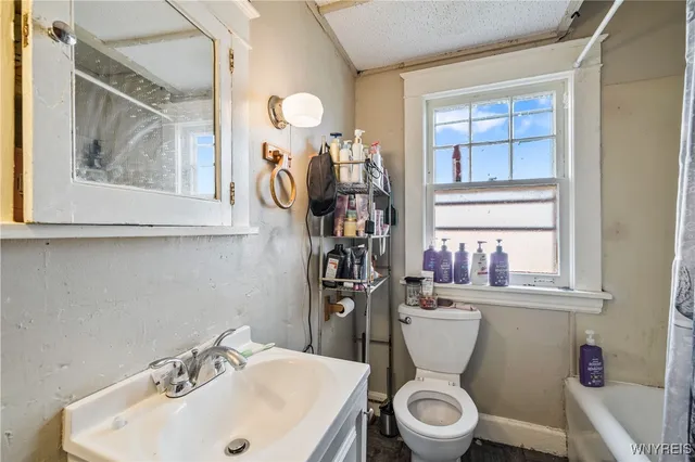 $165,000 | 2462 Niagara Avenue, Niagara Falls, NY 14305