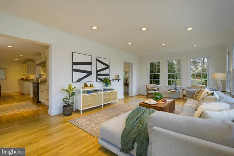 $1,190,000 | 2625 South Hayes Street, Arlington, VA 22202