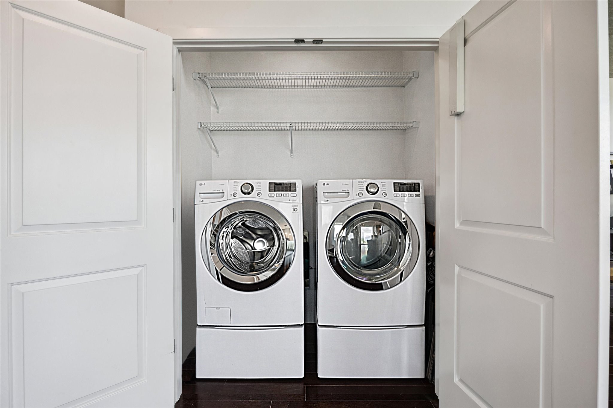 5925 Almeda Road, Unit 11218 Houston, TX 77004 - Photo 16 of 39 a view of washer and dryer