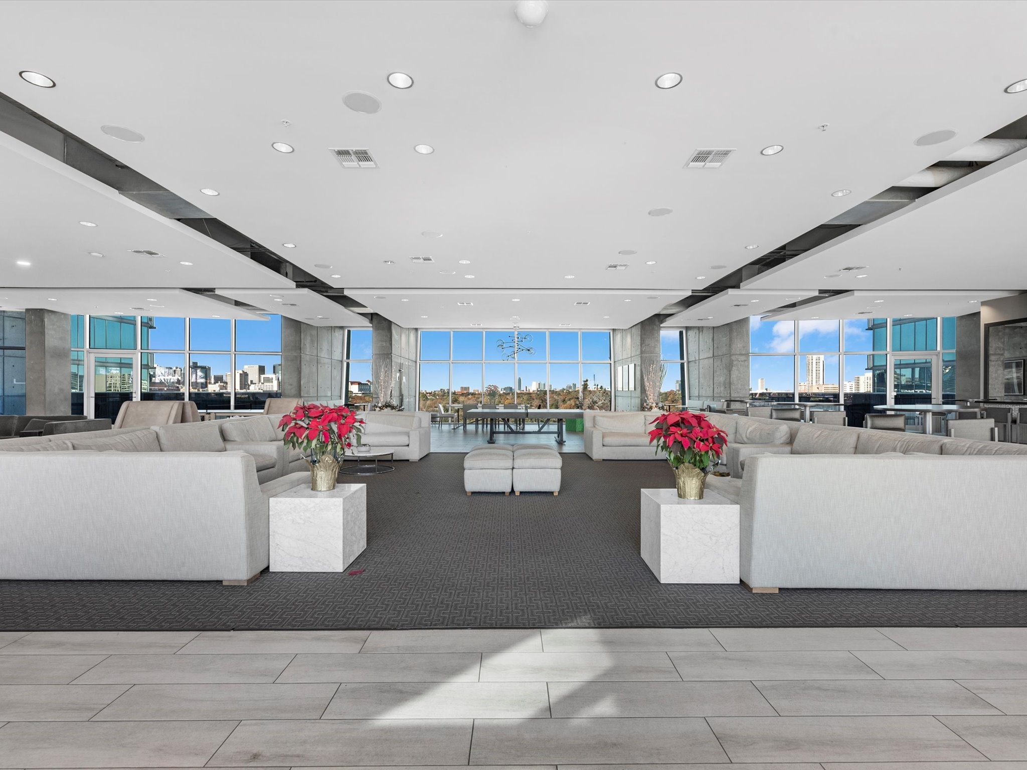 5925 Almeda Road, Unit 11218 Houston, TX 77004 - Photo 28 of 39 a living room with a kitchen and a couch