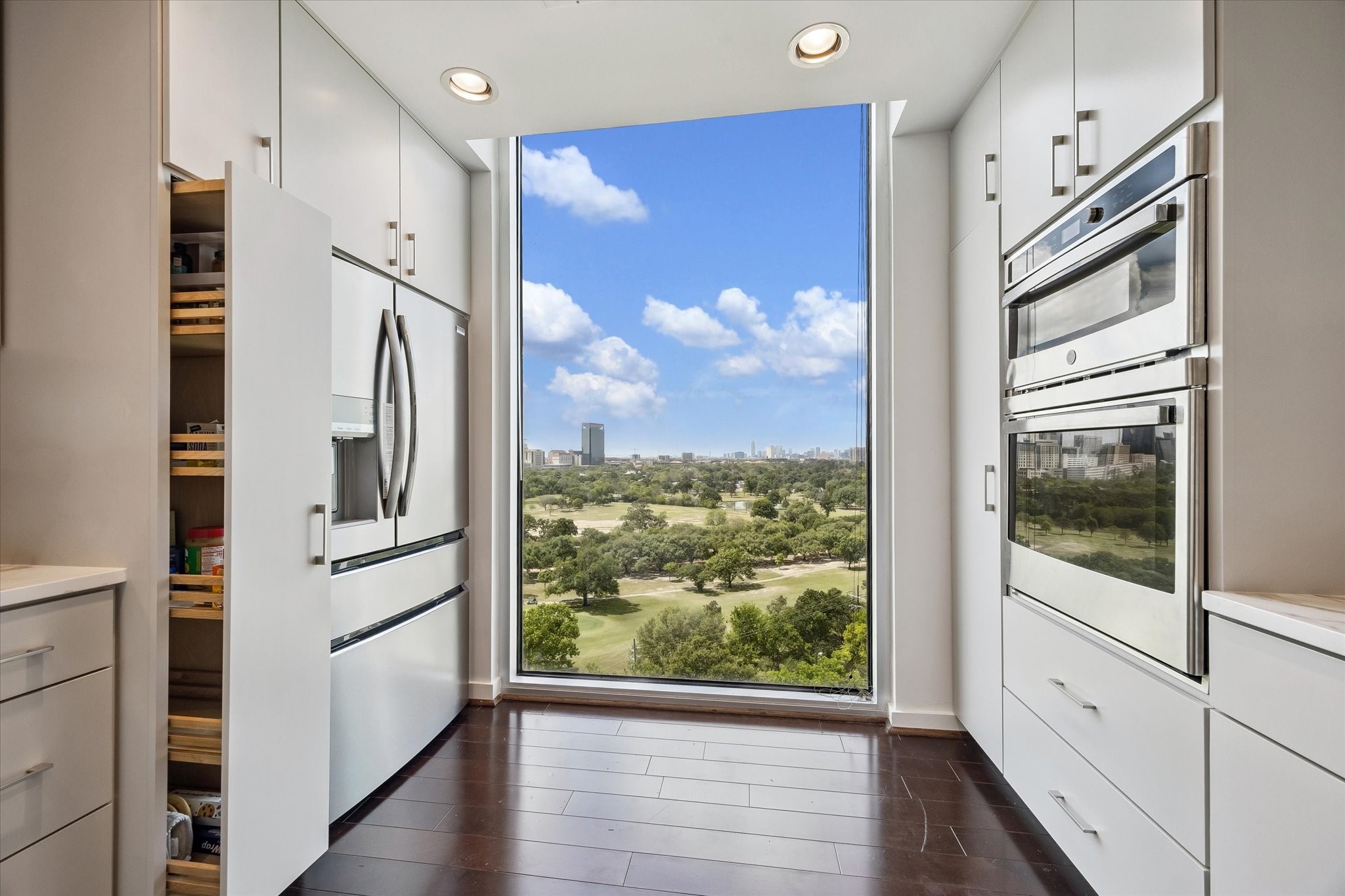 5925 Almeda Road, Unit 11218 Houston, TX 77004 - Photo 5 of 39 a view of a kitchen with a sink and refrigerator