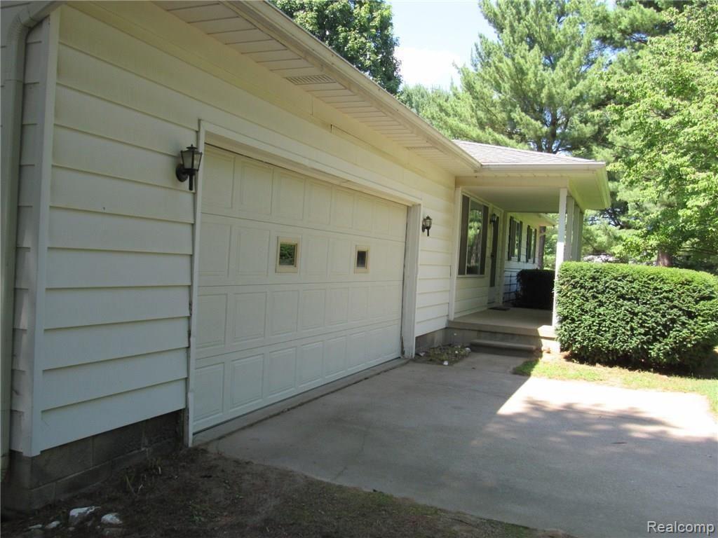 9405 Stelzer Road Howell, MI 48855 - Photo 12 of 46 IMG_2327.JPG