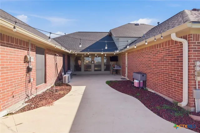 $349,900 | 408 Cherrystone Circle, Victoria, TX 77904