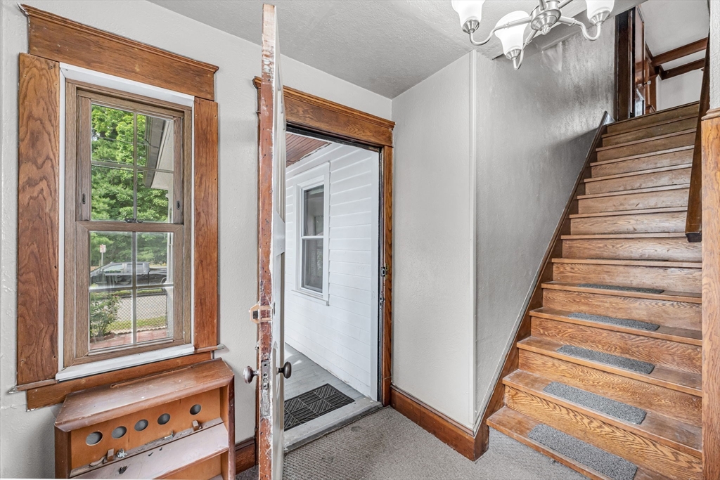 29 Appleton Street, Unit 2 Springfield, MA 01108 - Photo 4 of 35