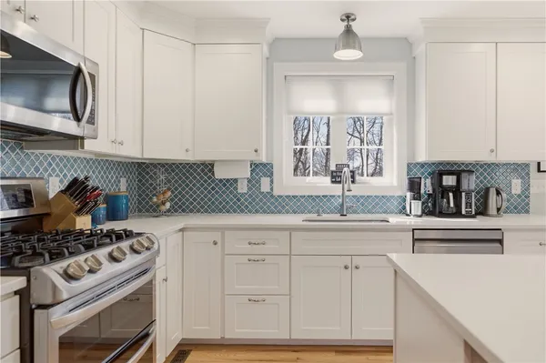 $5,000 | 3 Rego Avenue, Bristol, RI 02809