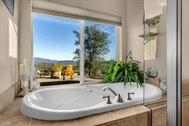 $819,000 | 9770 Brickwood Drive, Redding, CA 96001