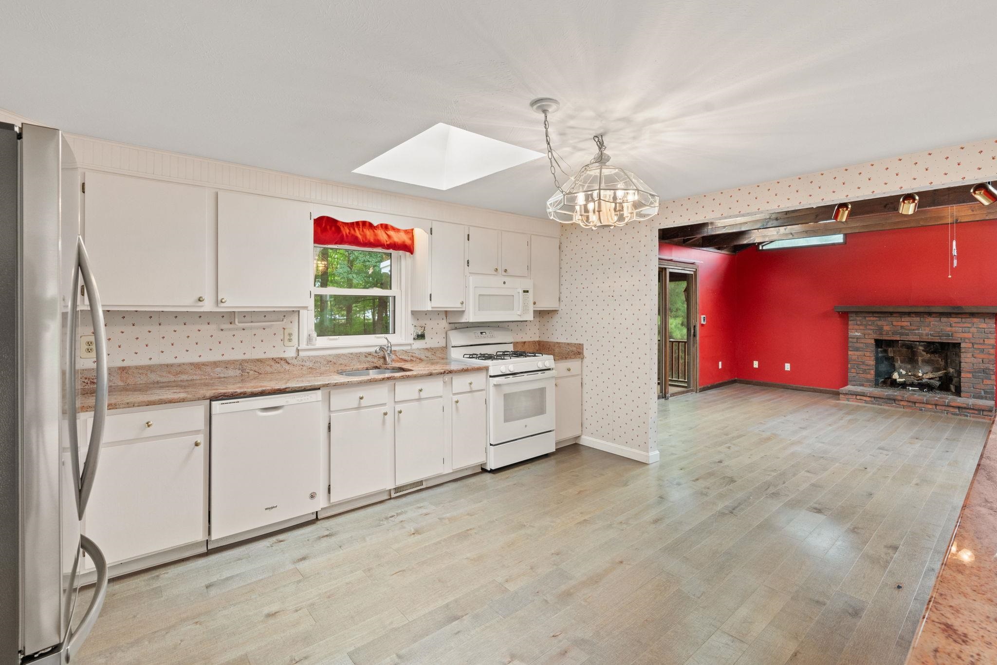 18 Dunloggin Road Nashua, NH 03063 - Photo 11 of 48 Gallery Image 11