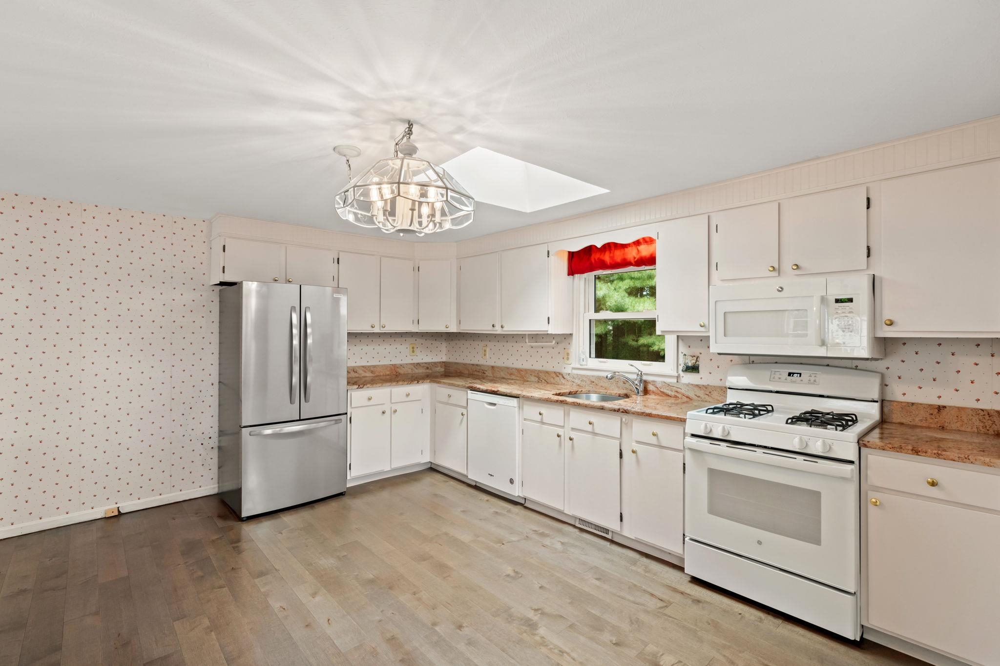 18 Dunloggin Road Nashua, NH 03063 - Photo 10 of 48 Gallery Image 10