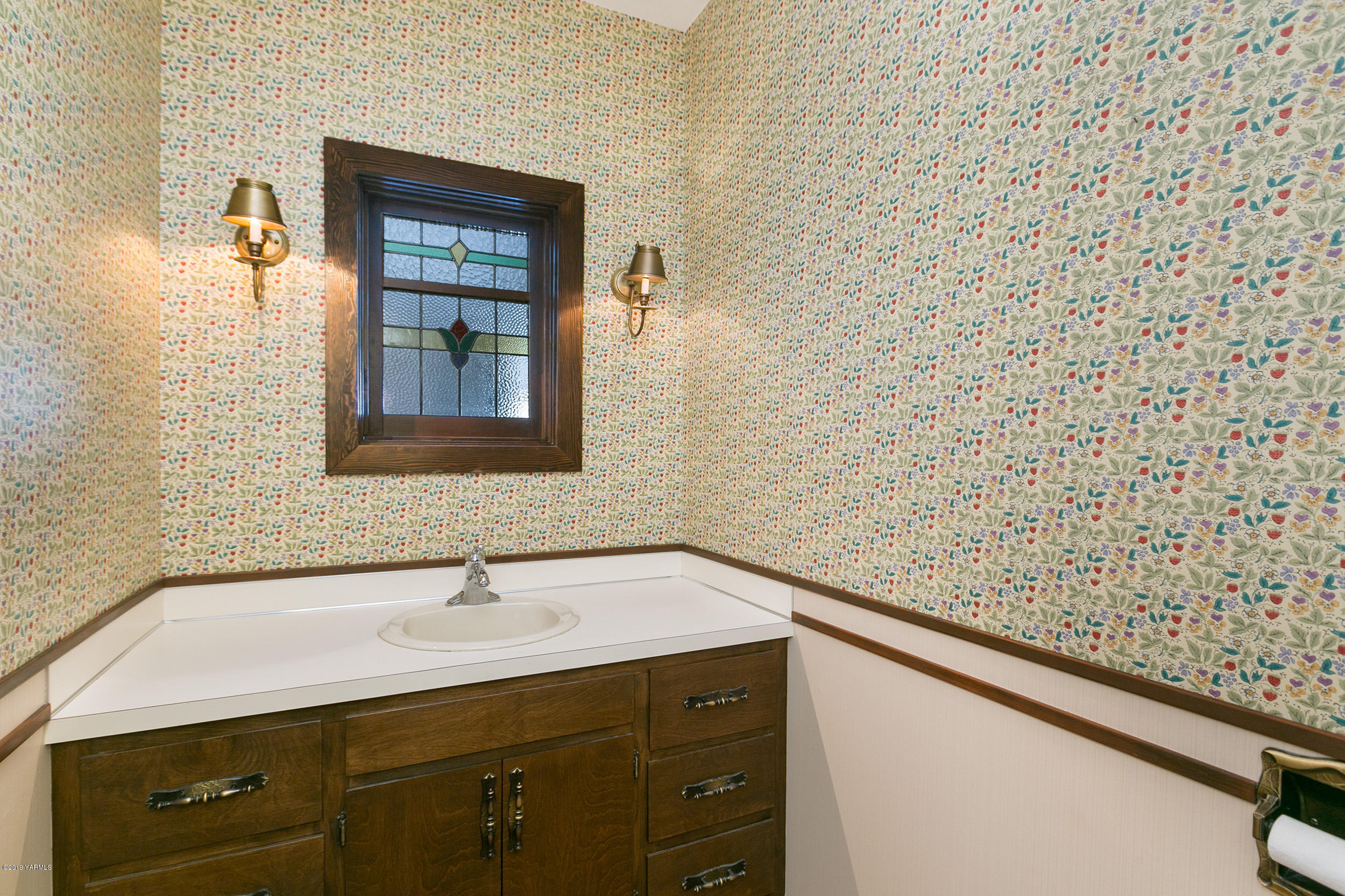 10103 Occidental Road Yakima, WA 98903 - Photo 22 of 41 a bathroom with a sink and a mirror