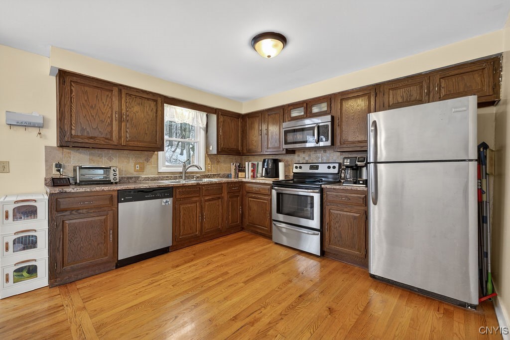211 Blackmore Road Camillus, NY 13031 - Photo 15 of 47 Stainless steel appliances!