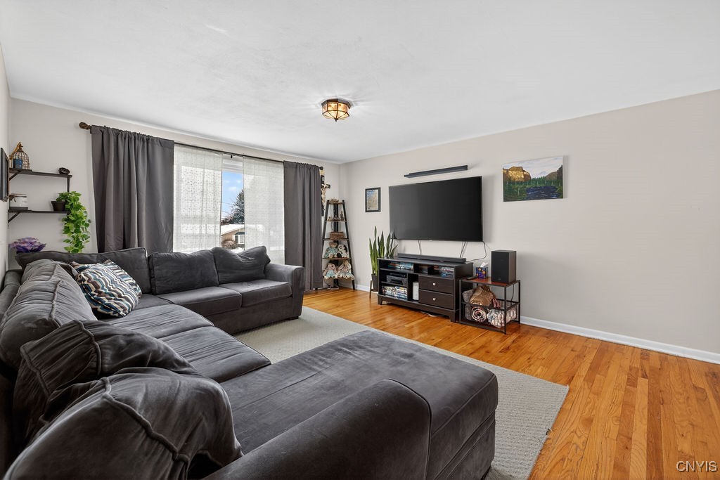 211 Blackmore Road Camillus, NY 13031 - Photo 9 of 47 Large living room