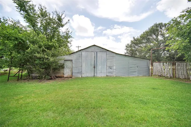 $225,000 | 172 Valentine Road, Windthorst, TX 76389