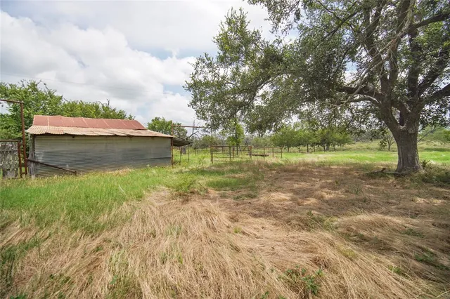 $225,000 | 172 Valentine Road, Windthorst, TX 76389