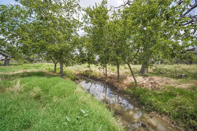 $225,000 | 172 Valentine Road, Windthorst, TX 76389