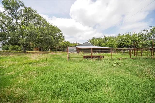 $225,000 | 172 Valentine Road, Windthorst, TX 76389