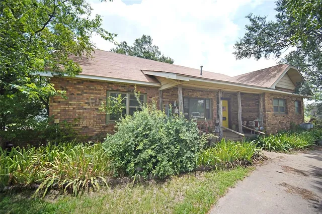 $225,000 | 172 Valentine Road, Windthorst, TX 76389