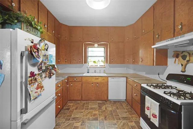 $225,000 | 172 Valentine Road, Windthorst, TX 76389