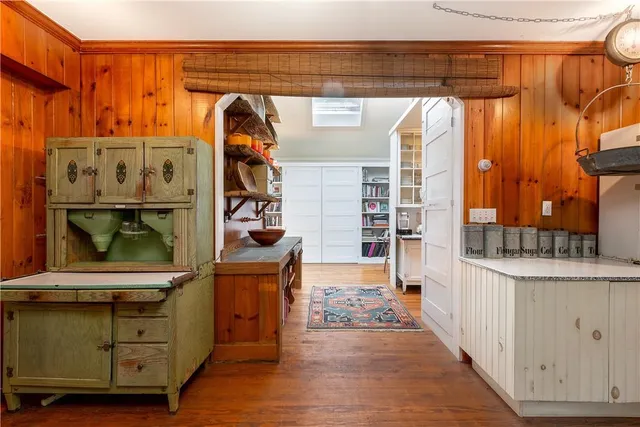 a view of utility room