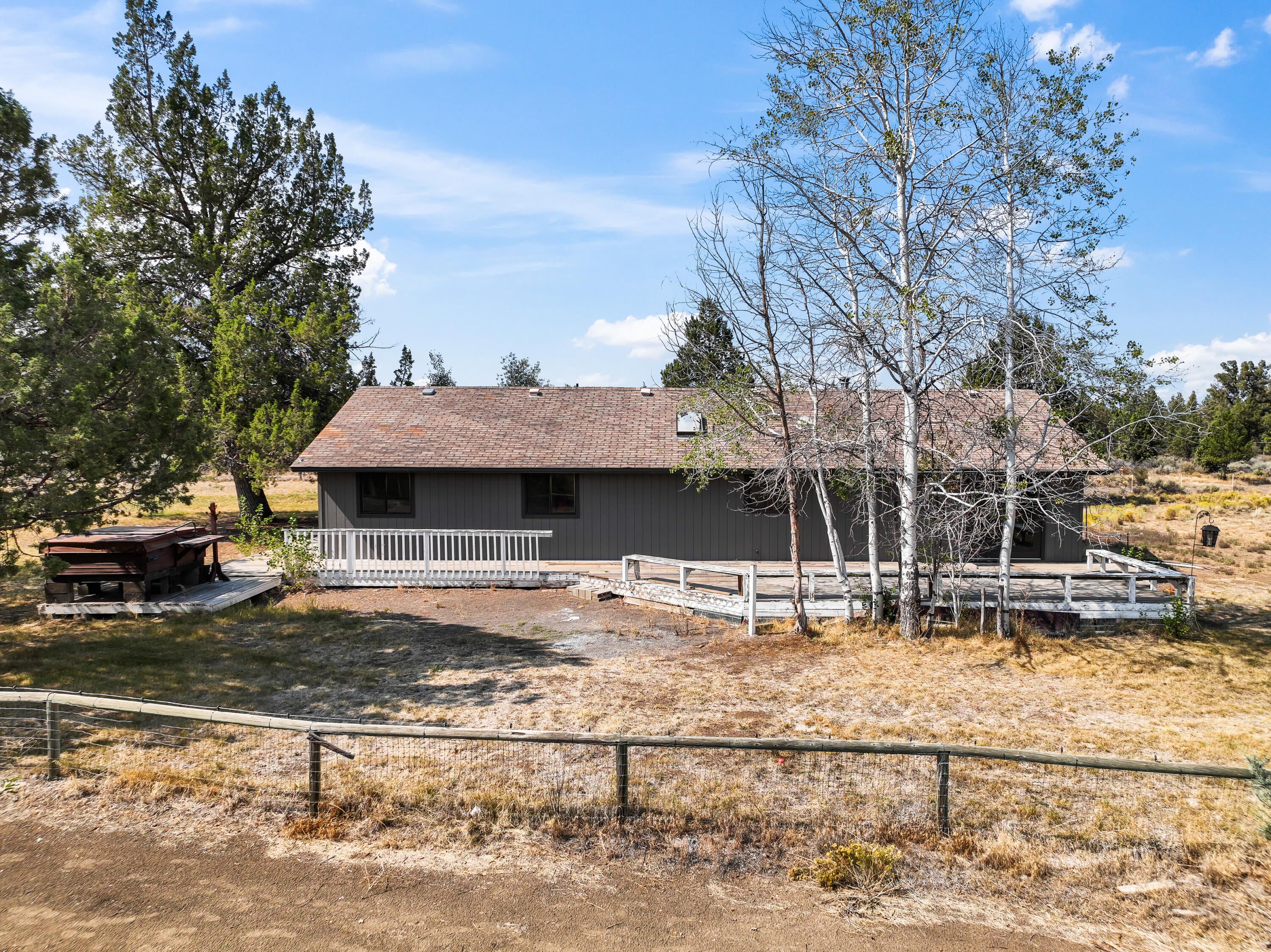 17845 Plainview Road Bend, OR 97703 - Photo 27 of 41 Fenced In Yard w/ Deck