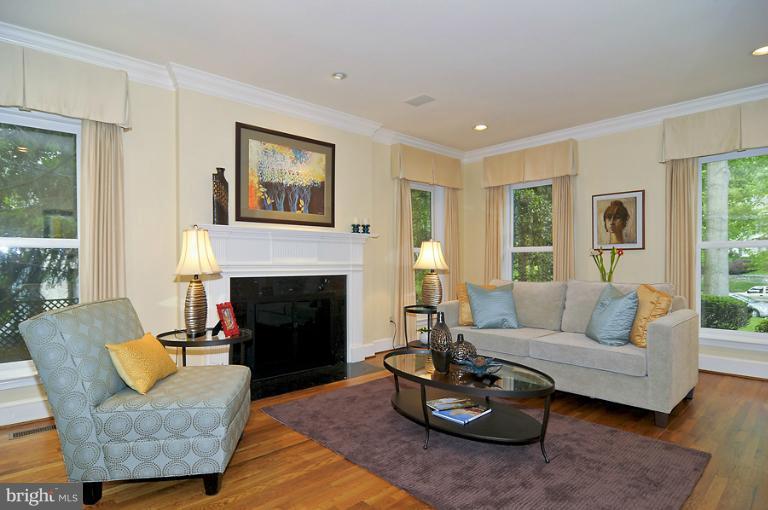 7208 Heatherhill Road Bethesda, MD 20817 - Photo 12 of 19 Living Room